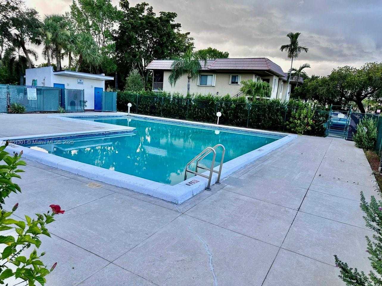 Small Image of 366 LAKEVIEW DR #104, Weston Number 26