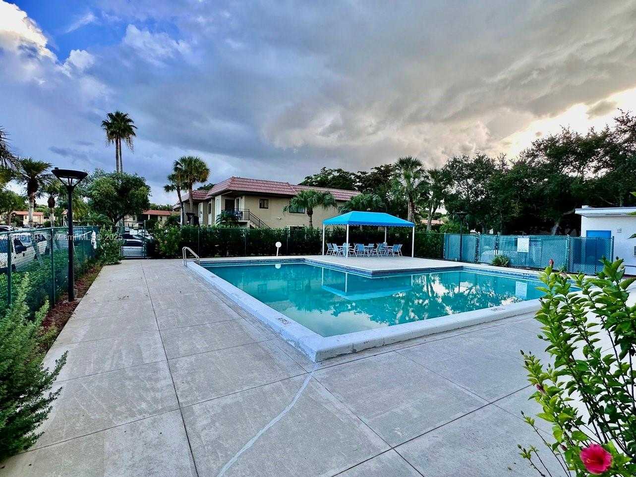 Small Image of 366 LAKEVIEW DR #104, Weston Number 27