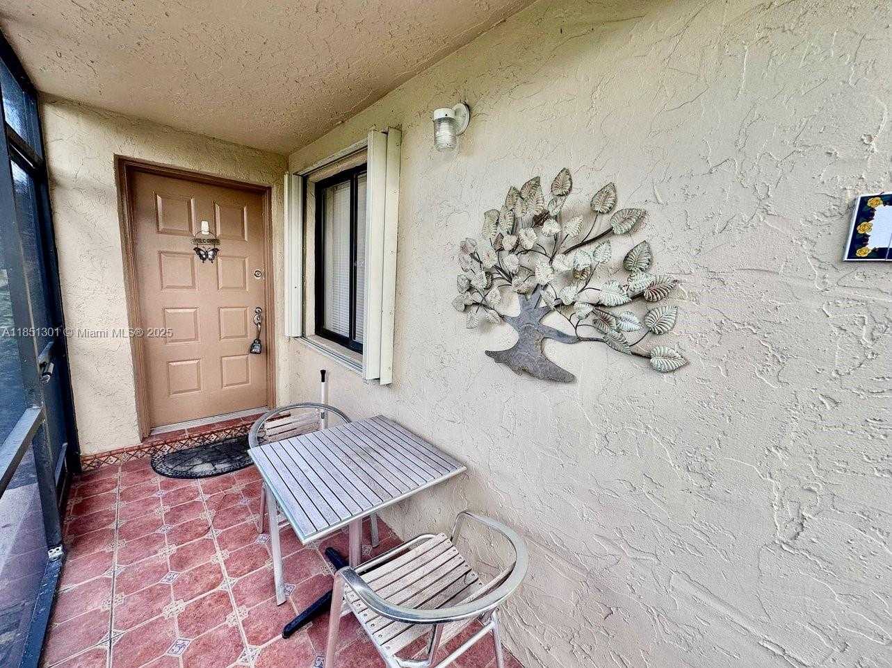 Small Image of 366 LAKEVIEW DR #104, Weston Number 3