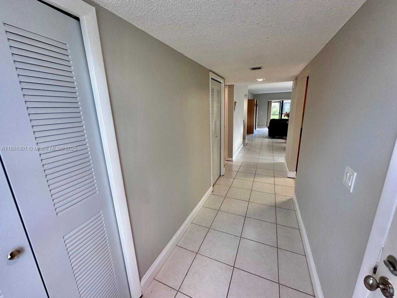 Small Image of 366 LAKEVIEW DR #104, Weston Number 4