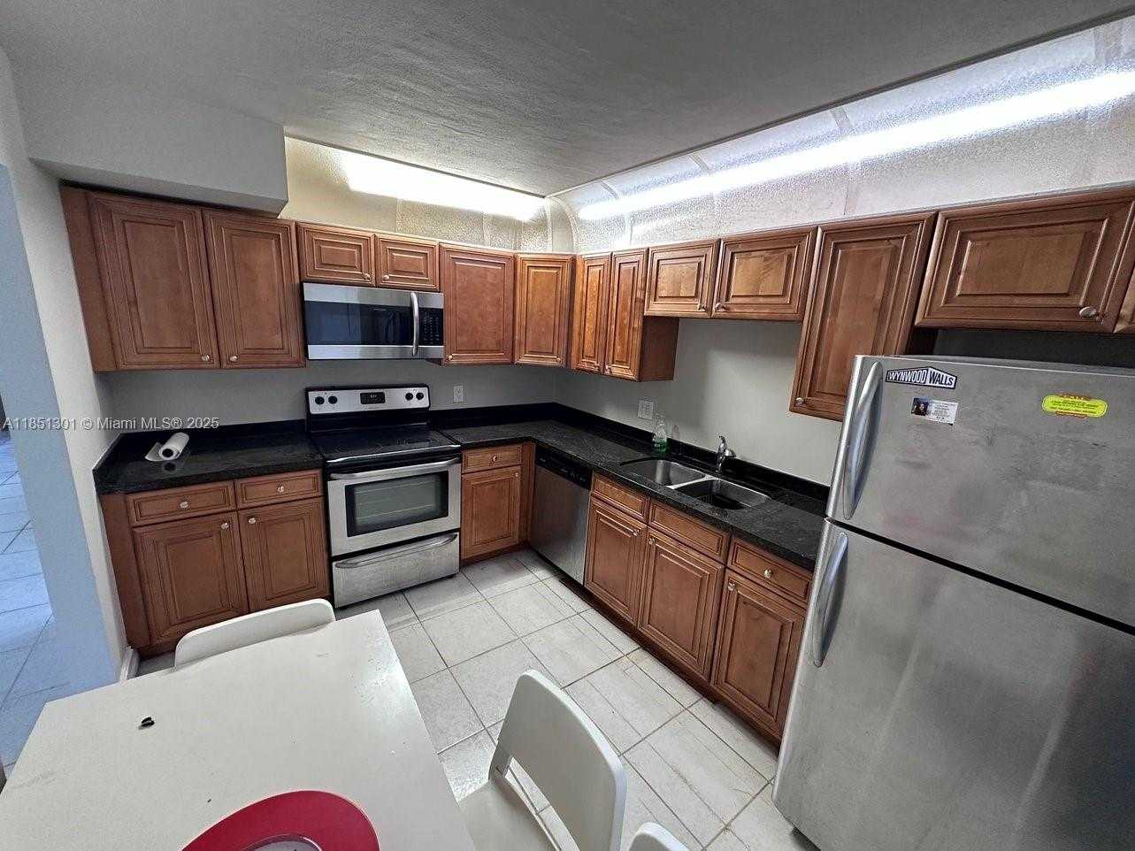 Small Image of 366 LAKEVIEW DR #104, Weston Number 6