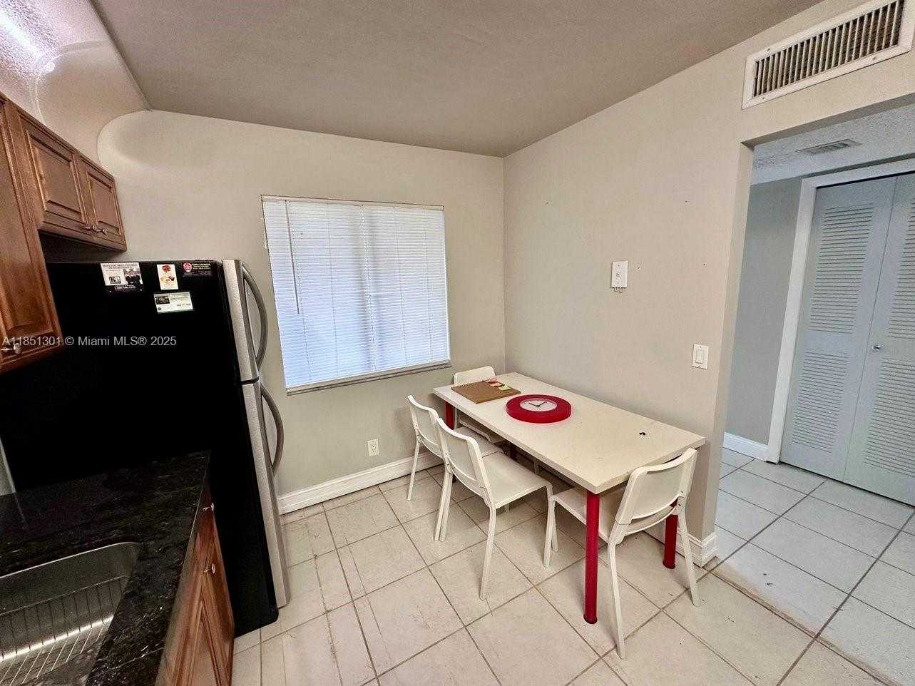 Small Image of 366 LAKEVIEW DR #104, Weston Number 9