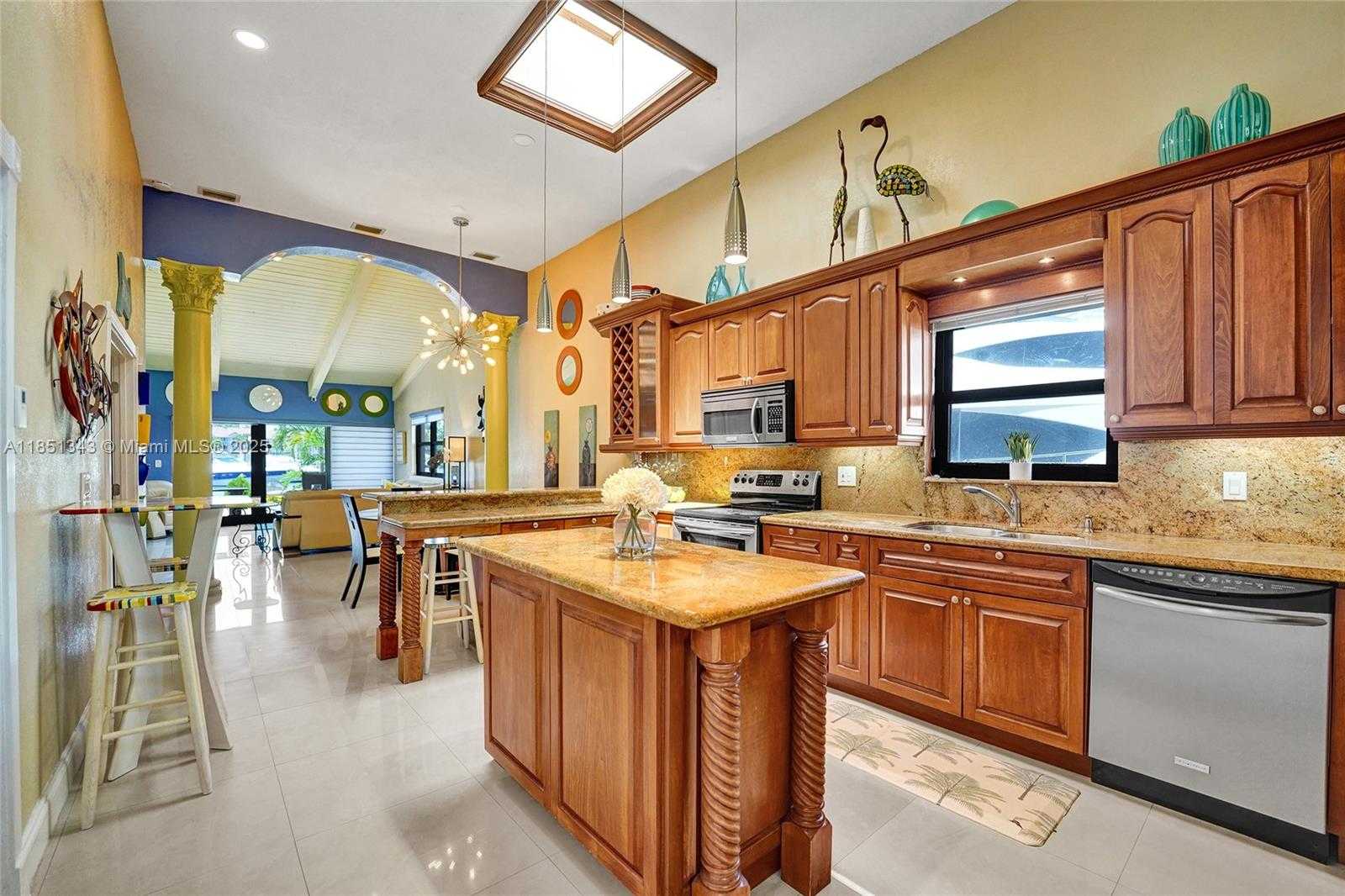 Small Image of 2649 SOUTH PARKVIEW DR, Hallandale Beach Number 11