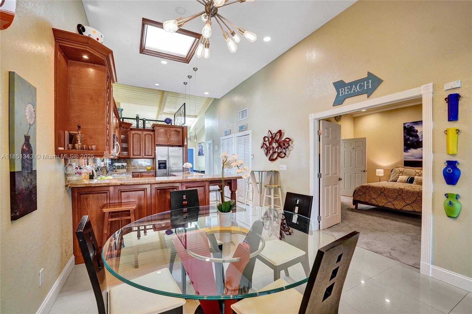 Small Image of 2649 SOUTH PARKVIEW DR, Hallandale Beach Number 15