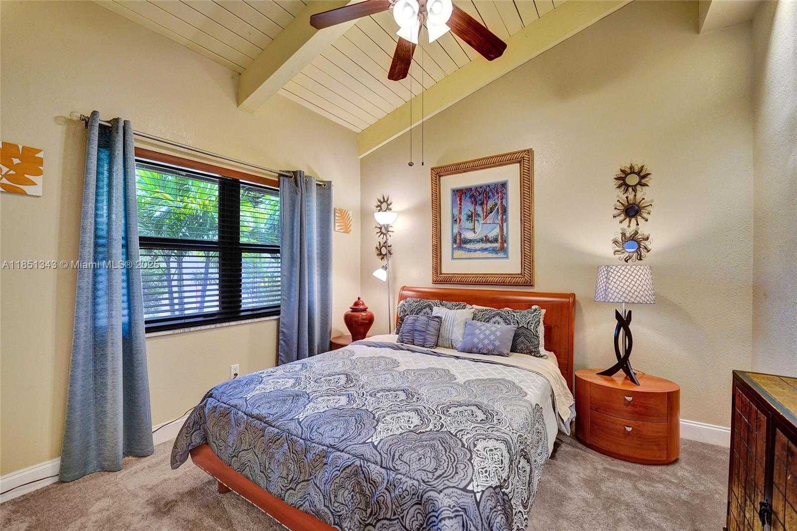 Small Image of 2649 SOUTH PARKVIEW DR, Hallandale Beach Number 19