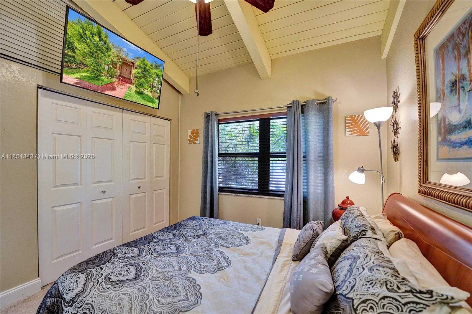 Small Image of 2649 SOUTH PARKVIEW DR, Hallandale Beach Number 20