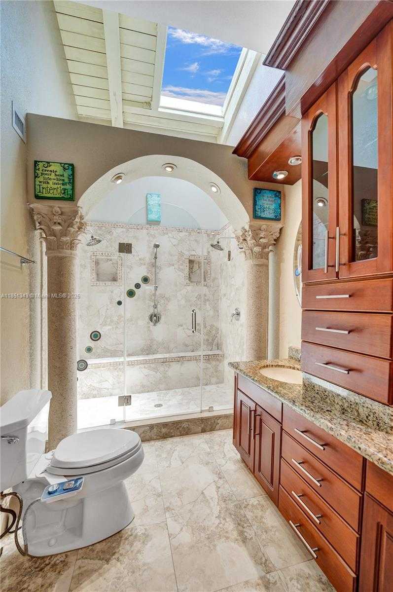 Small Image of 2649 SOUTH PARKVIEW DR, Hallandale Beach Number 26