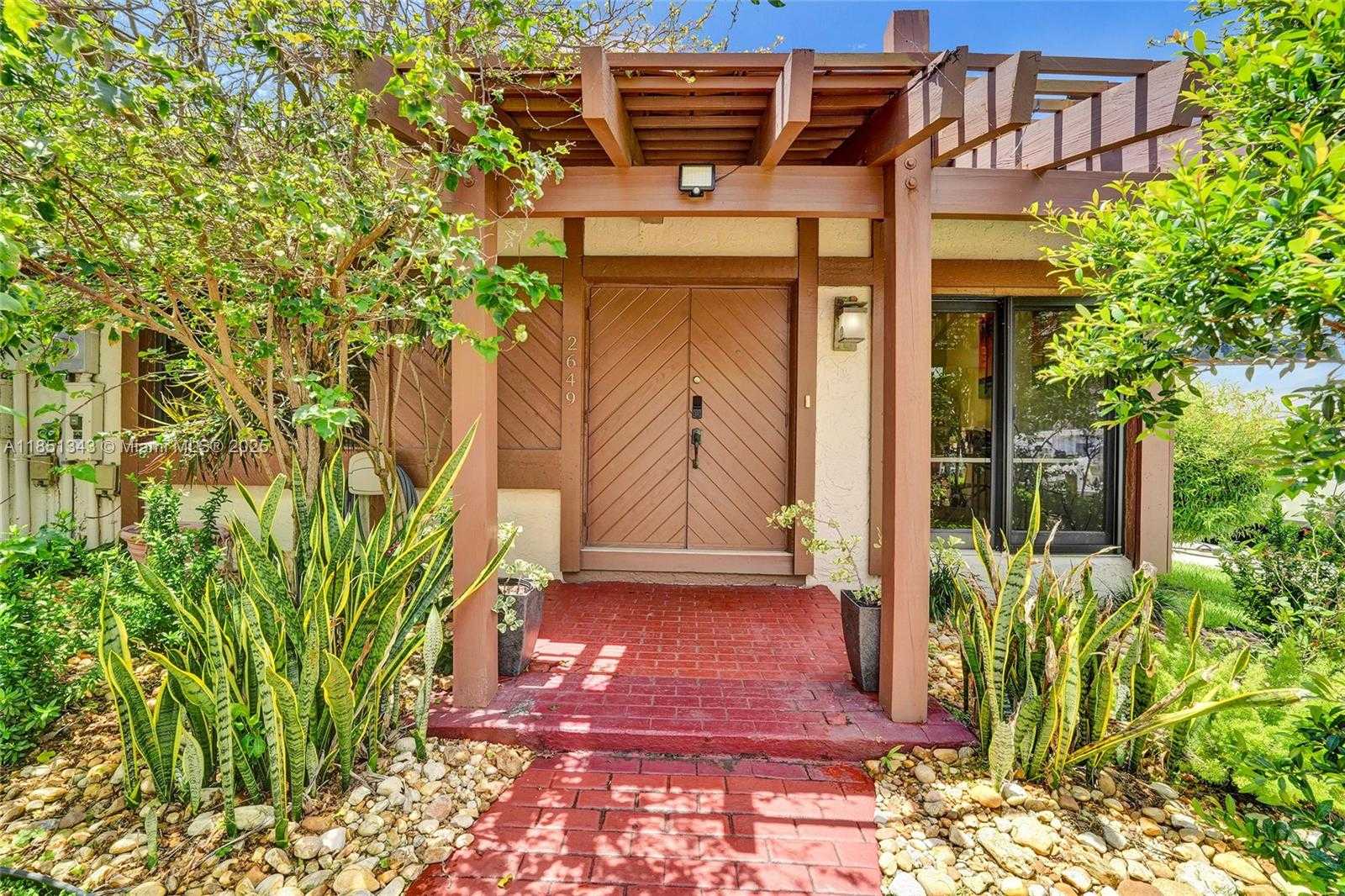 Small Image of 2649 SOUTH PARKVIEW DR, Hallandale Beach Number 3