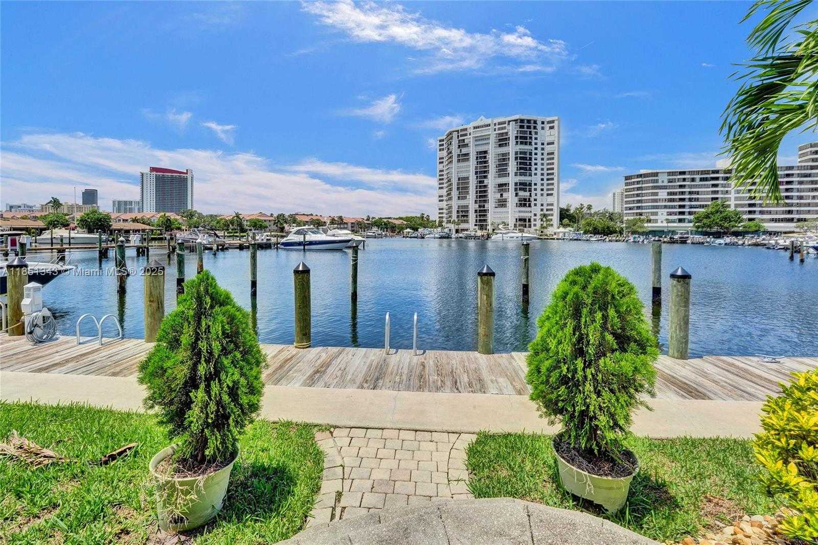 Small Image of 2649 SOUTH PARKVIEW DR, Hallandale Beach Number 34