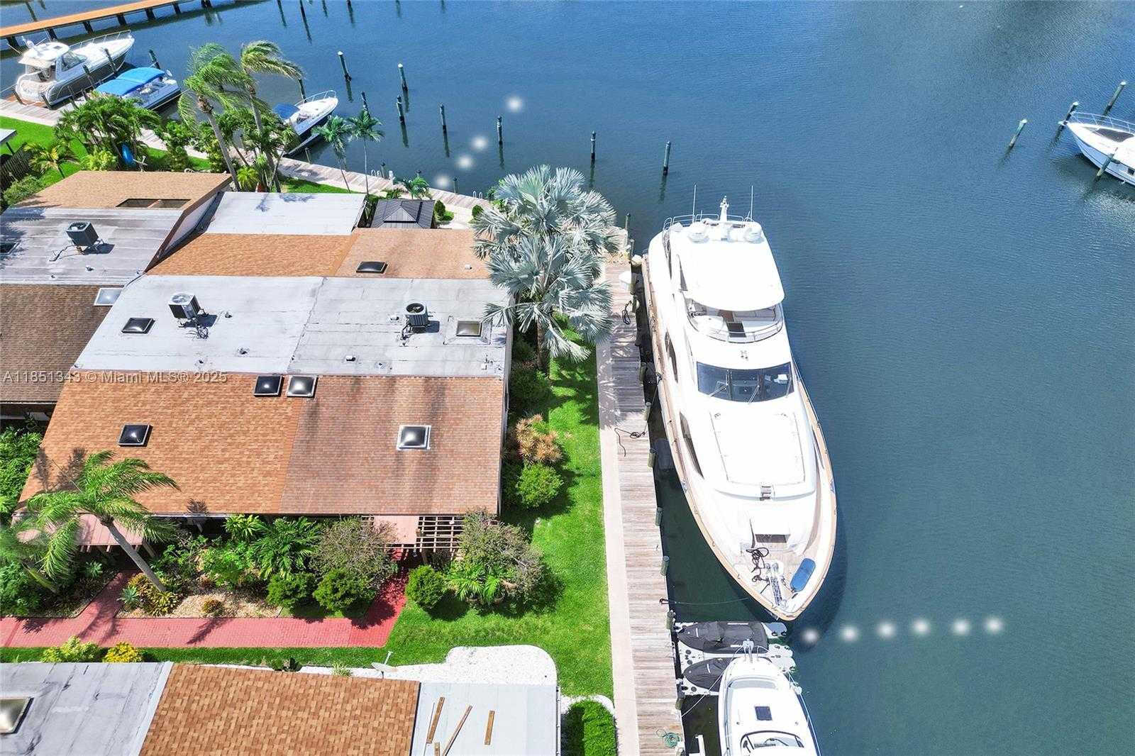 Small Image of 2649 SOUTH PARKVIEW DR, Hallandale Beach Number 37