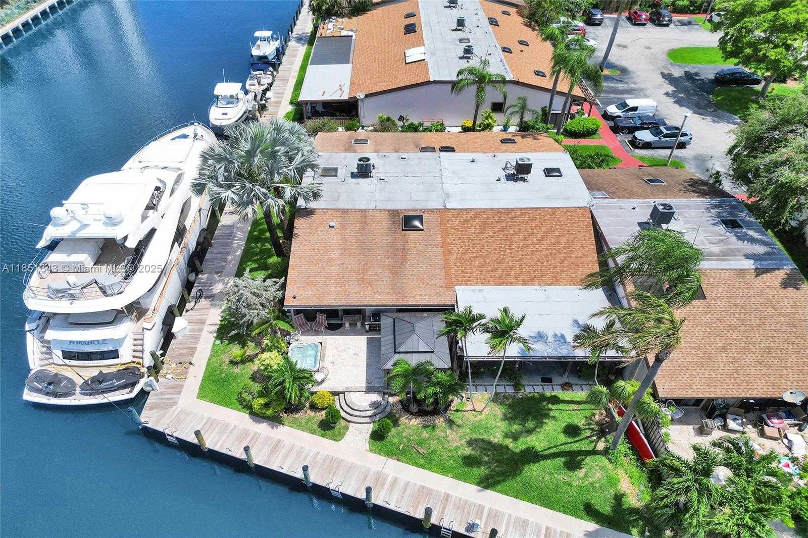 Small Image of 2649 SOUTH PARKVIEW DR, Hallandale Beach Number 39