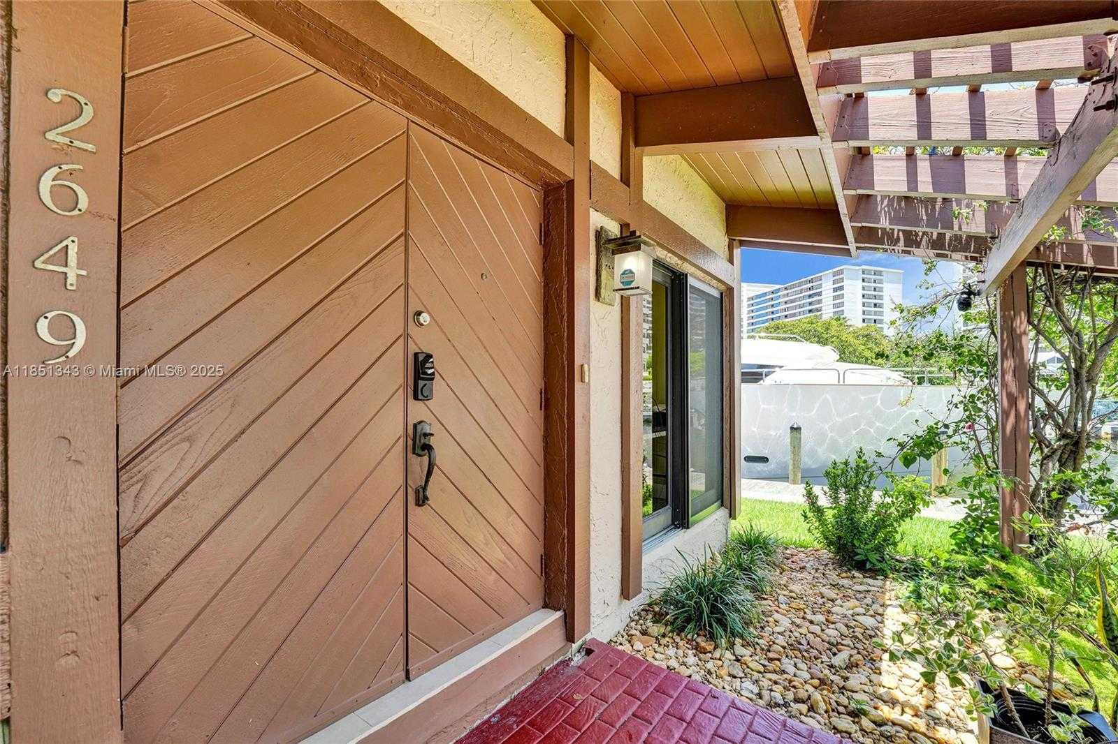 Small Image of 2649 SOUTH PARKVIEW DR, Hallandale Beach Number 4