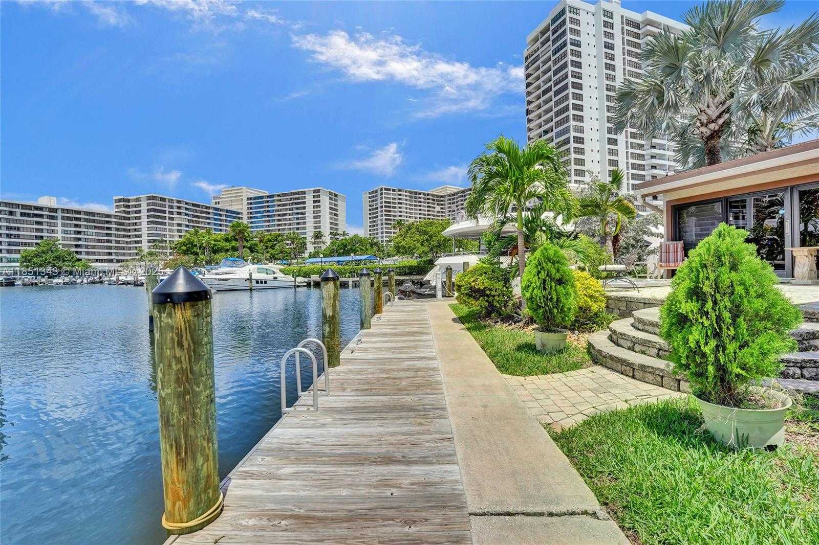 Small Image of 2649 SOUTH PARKVIEW DR, Hallandale Beach Number 41