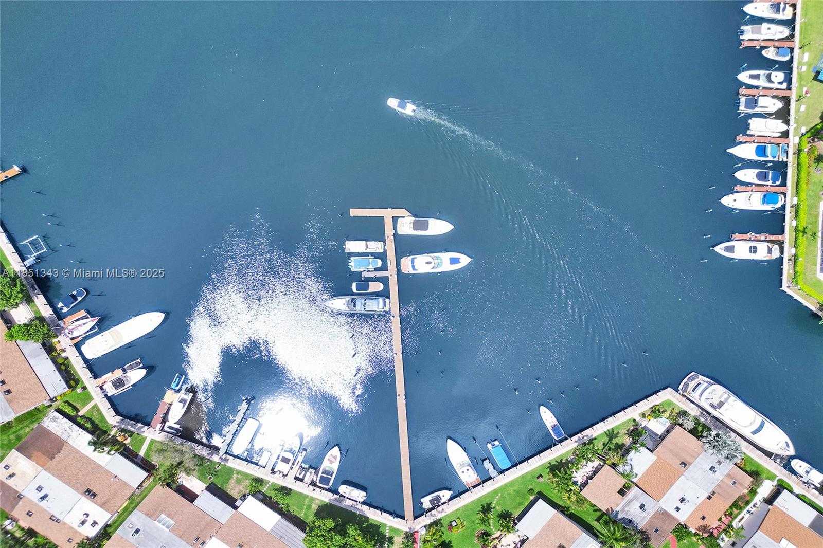 Small Image of 2649 SOUTH PARKVIEW DR, Hallandale Beach Number 44