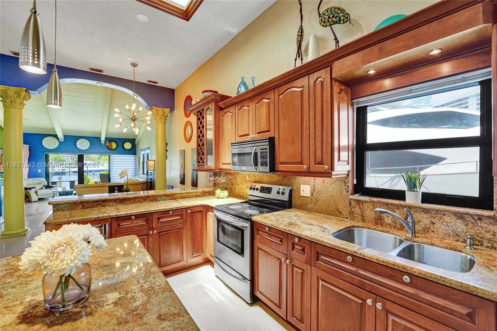 Small Image of 2649 SOUTH PARKVIEW DR, Hallandale Beach Number 8