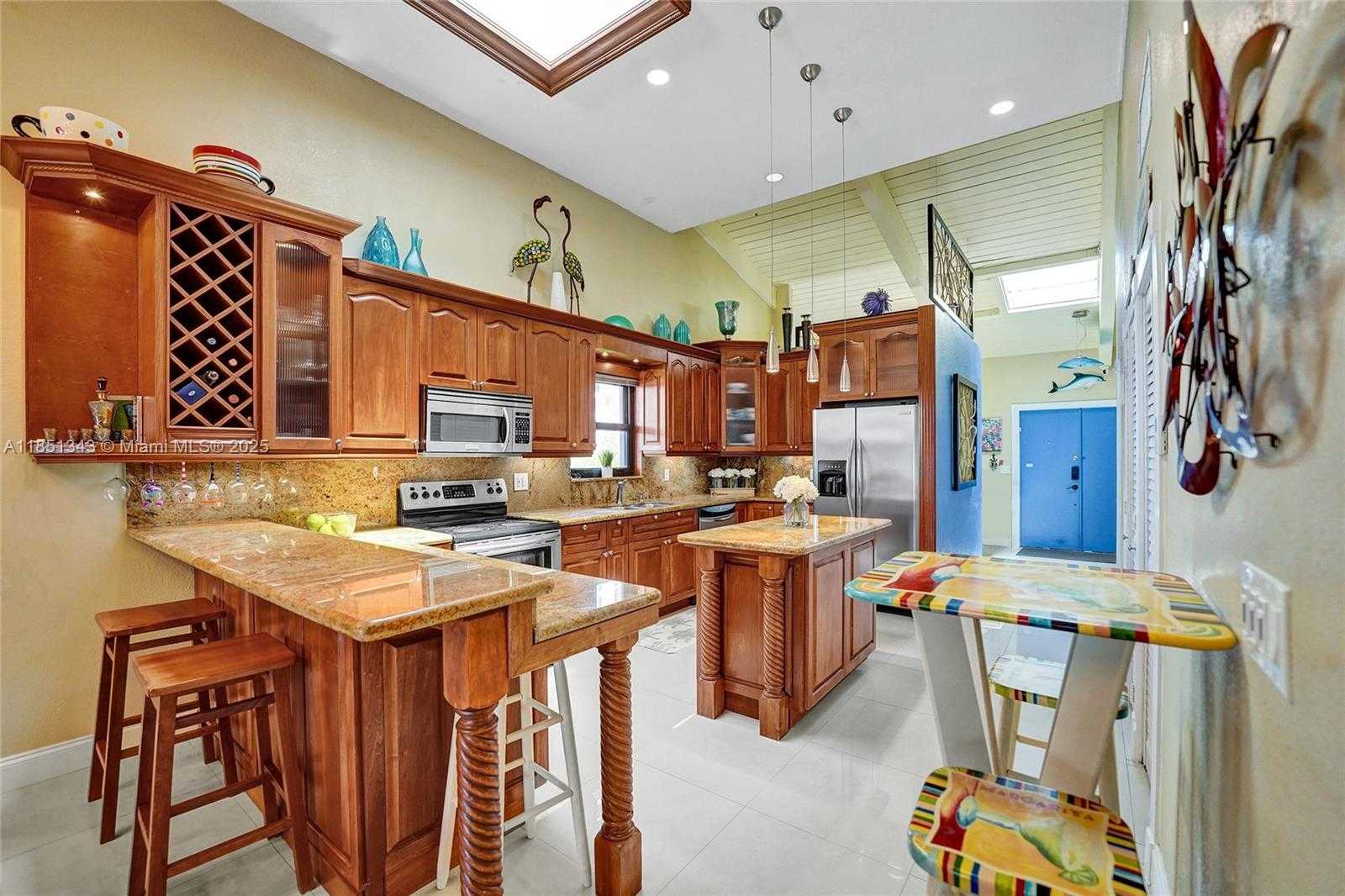 Small Image of 2649 SOUTH PARKVIEW DR, Hallandale Beach Number 9