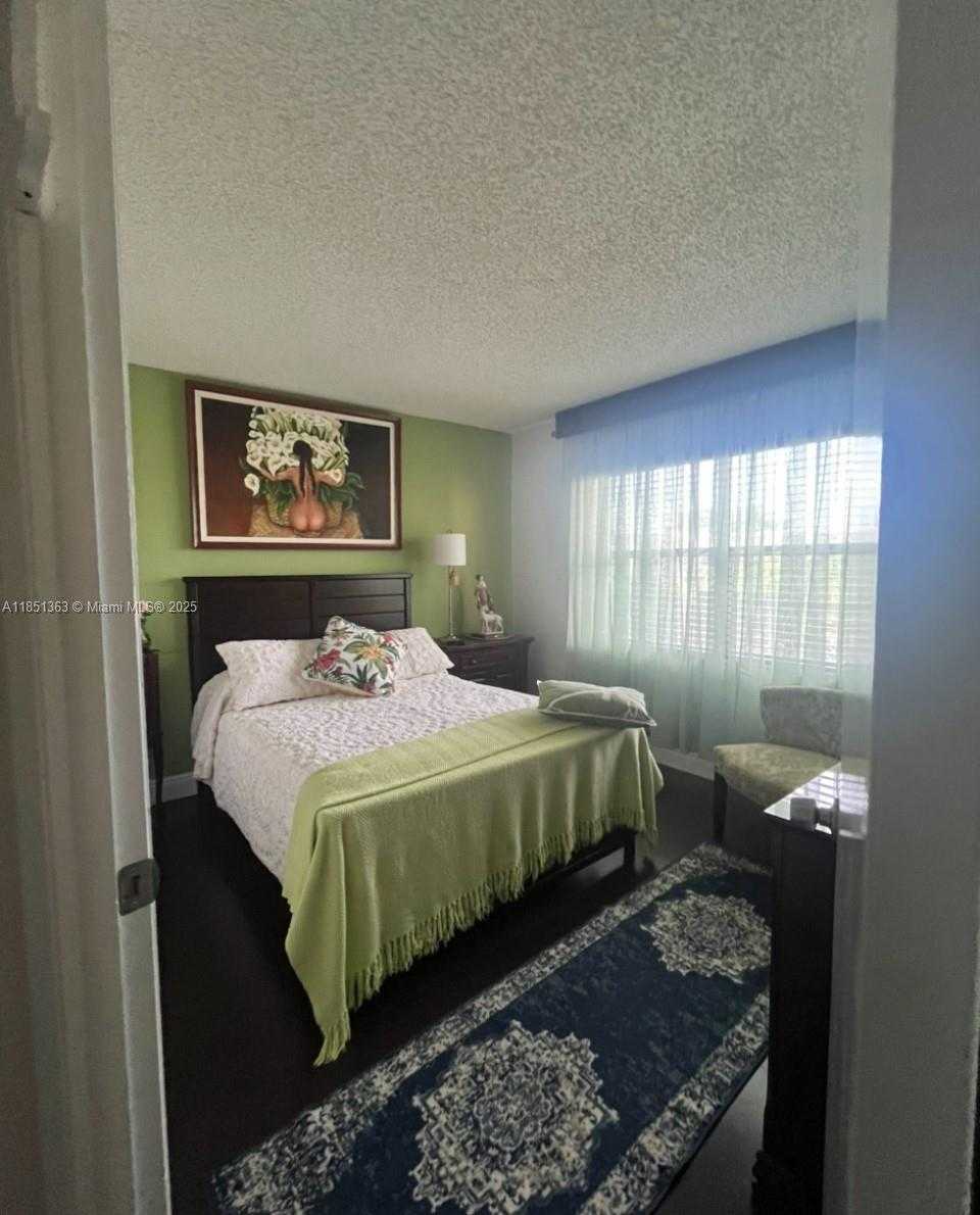 Small Image of 9360 SUNRISE LAKES BLVD #302, Sunrise Number 3