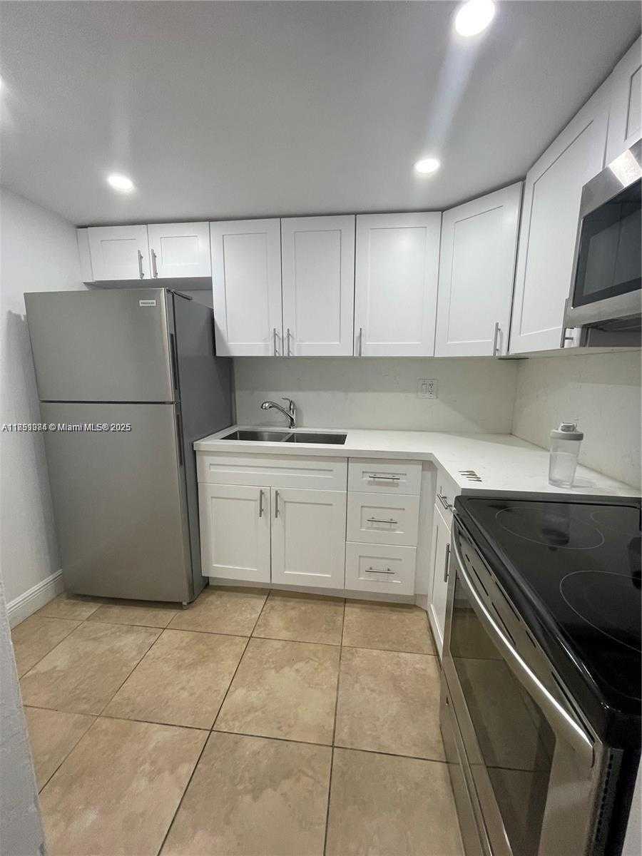 Small Image of 8607 SOUTH WEST 68TH CT #26, Pinecrest Number 6