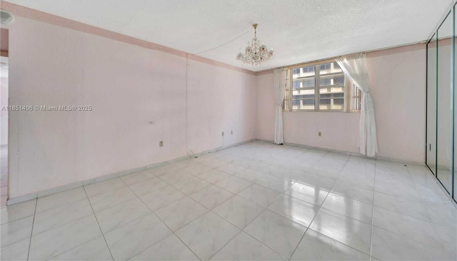 Small Image of 1833 SOUTH OCEAN DR #511, Hallandale Beach Number 19