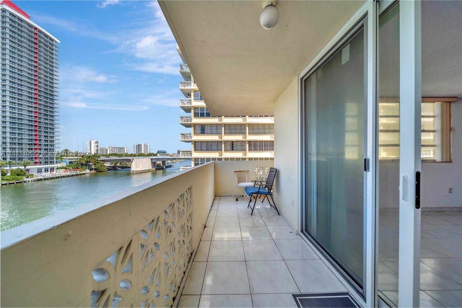 Small Image of 1833 SOUTH OCEAN DR #511, Hallandale Beach Number 9
