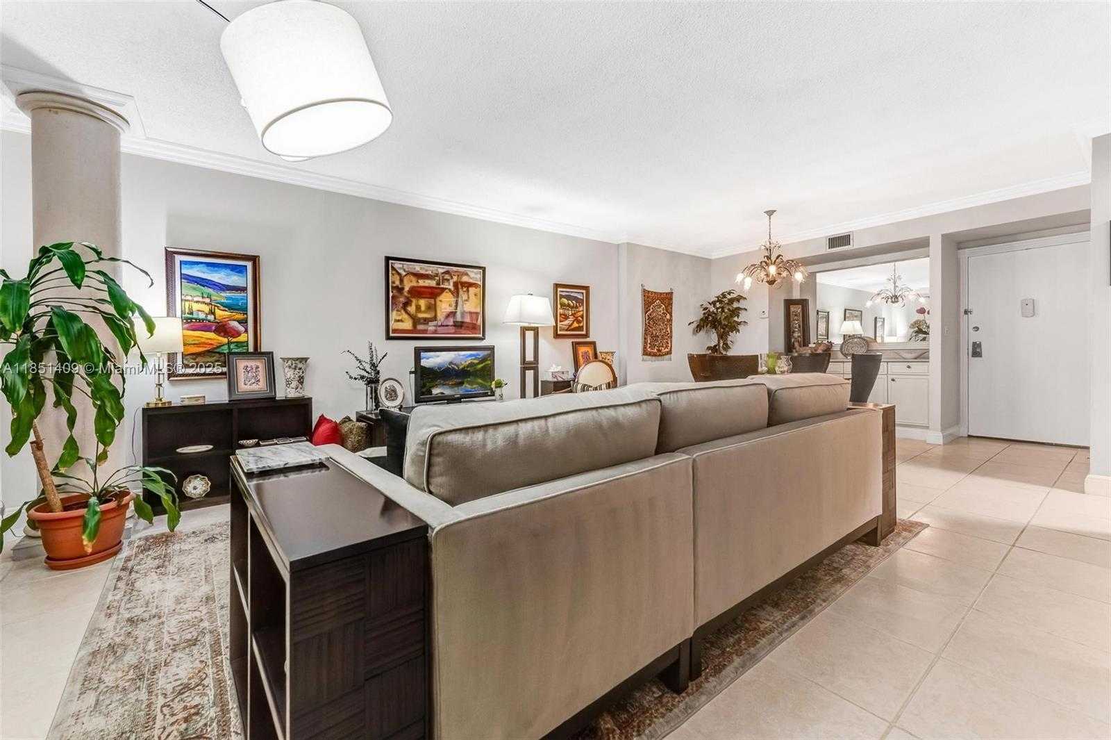 Small Image of 4330 HILLCREST DR #516, Hollywood Number 10