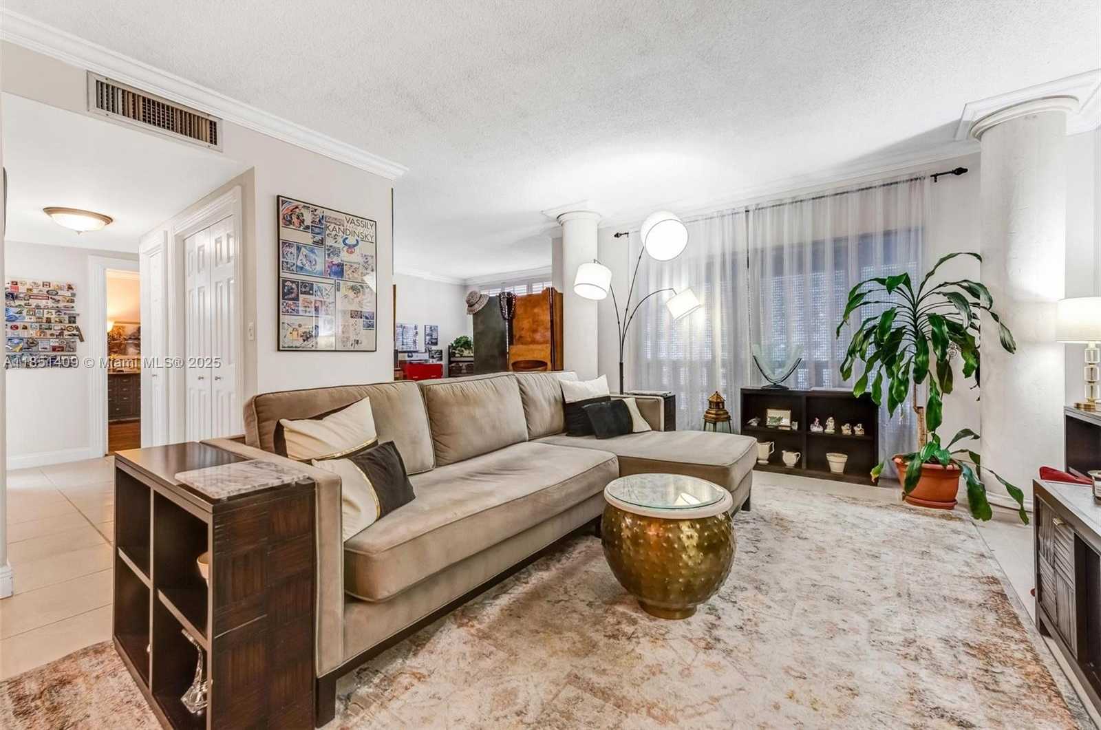 Small Image of 4330 HILLCREST DR #516, Hollywood Number 11