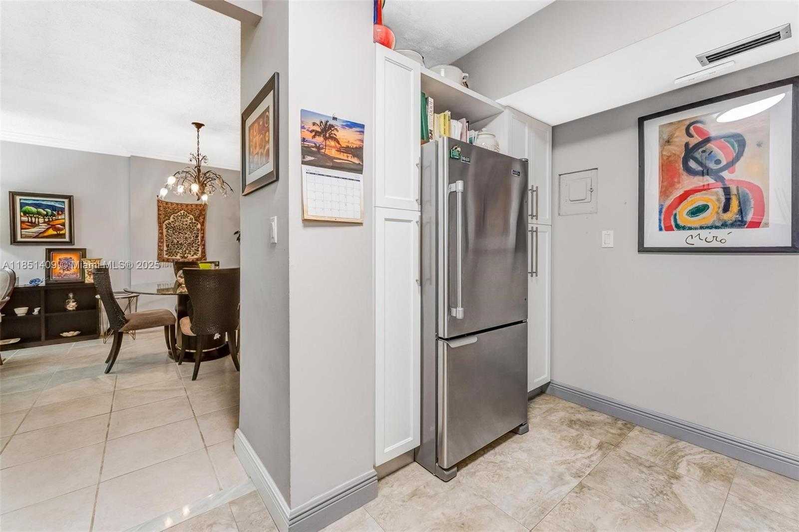 Small Image of 4330 HILLCREST DR #516, Hollywood Number 16