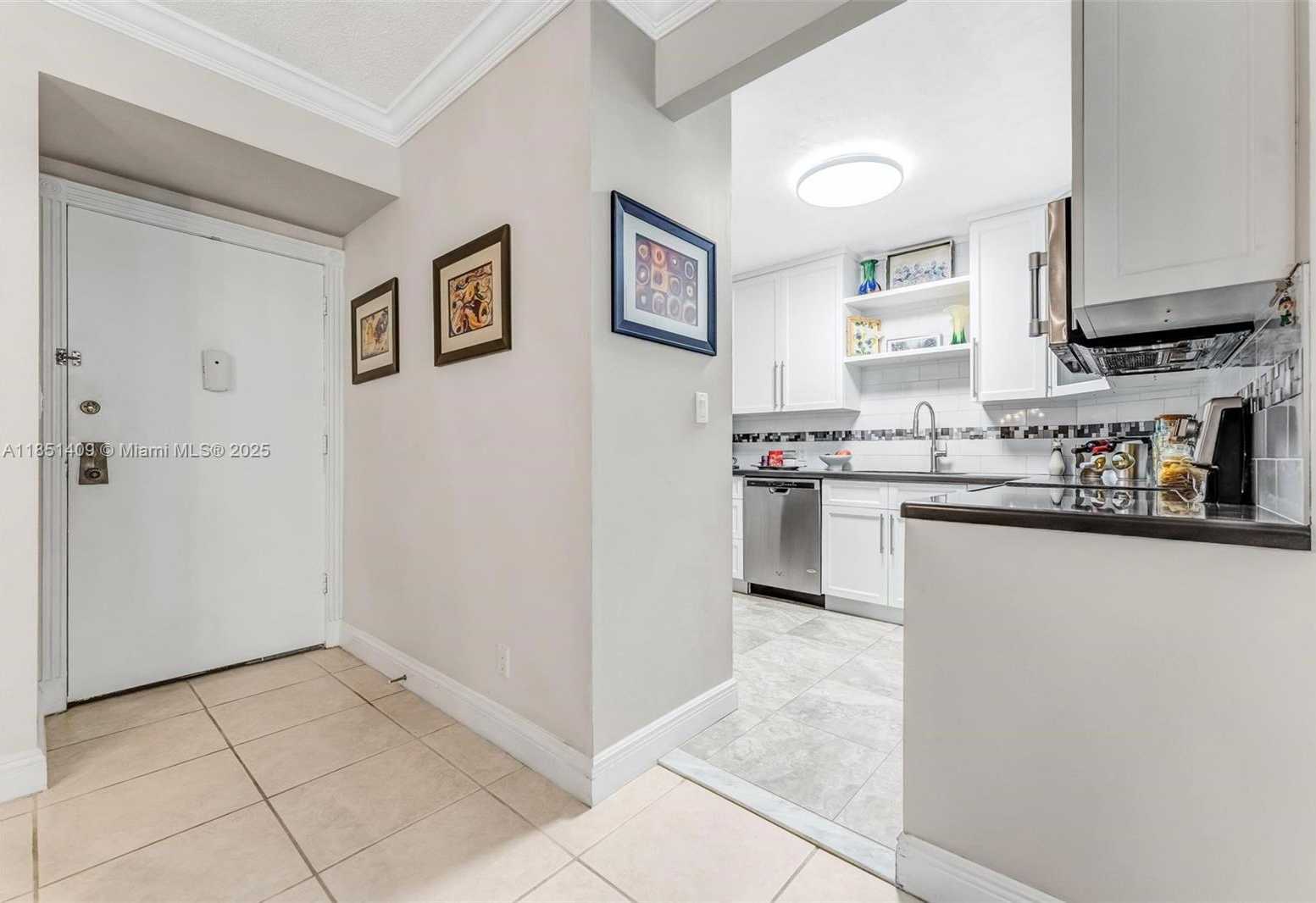 Small Image of 4330 HILLCREST DR #516, Hollywood Number 19