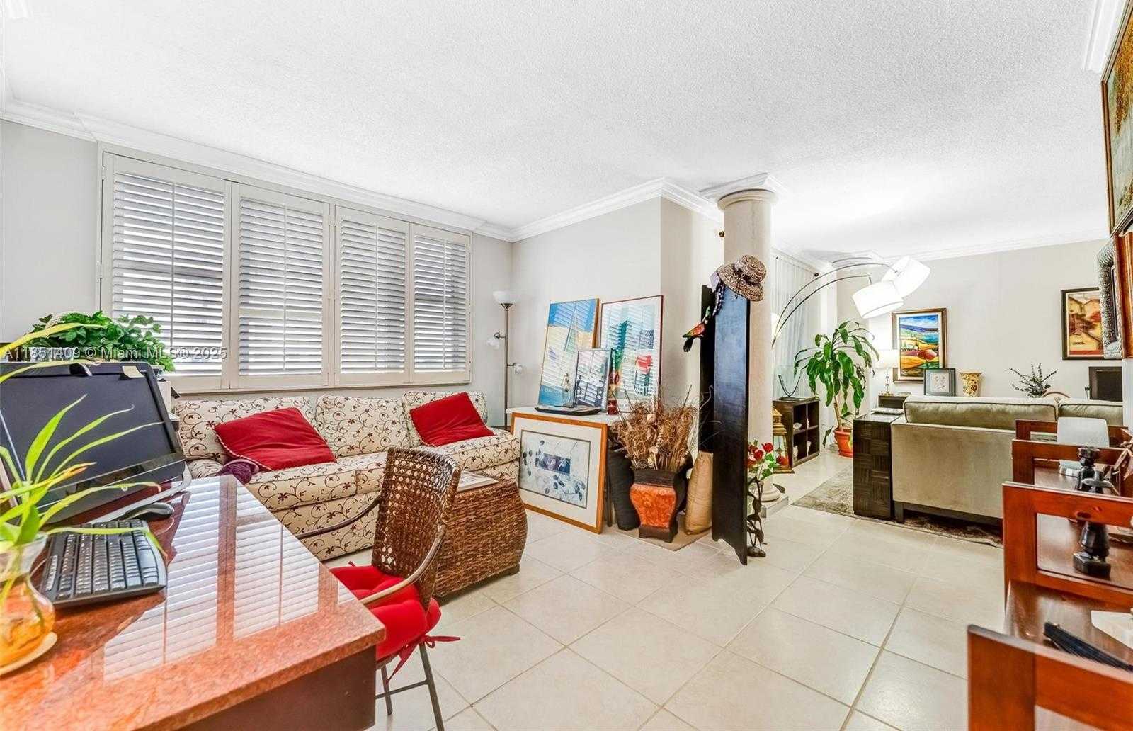 Small Image of 4330 HILLCREST DR #516, Hollywood Number 20