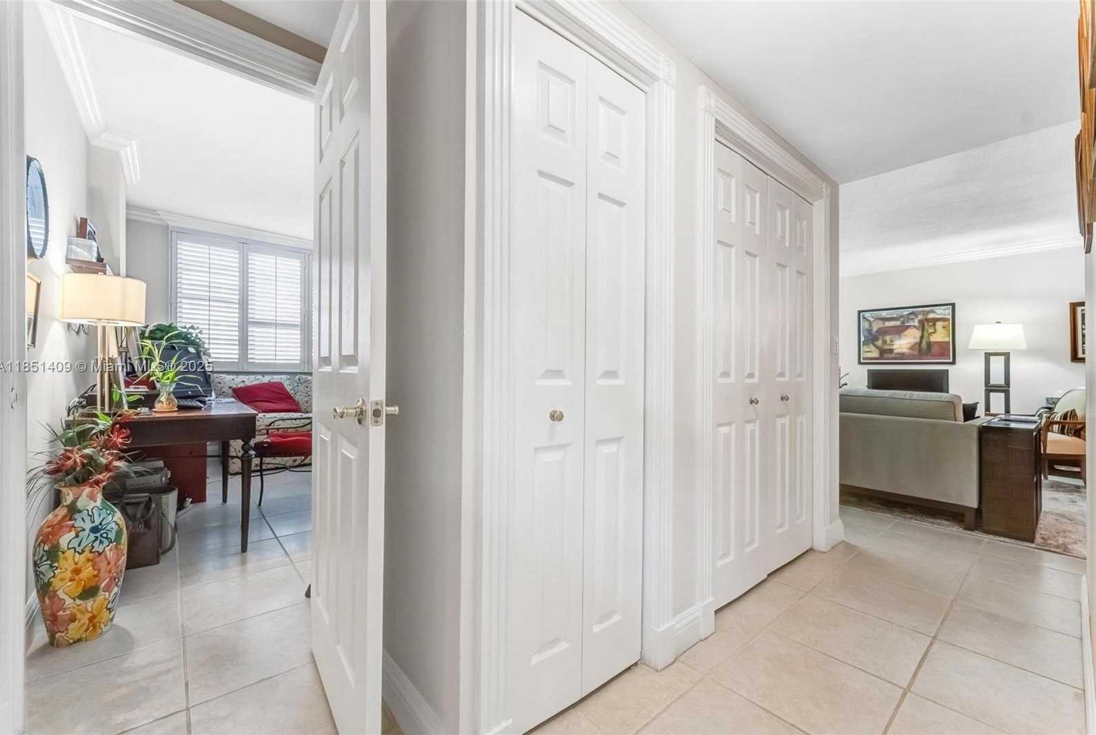 Small Image of 4330 HILLCREST DR #516, Hollywood Number 24