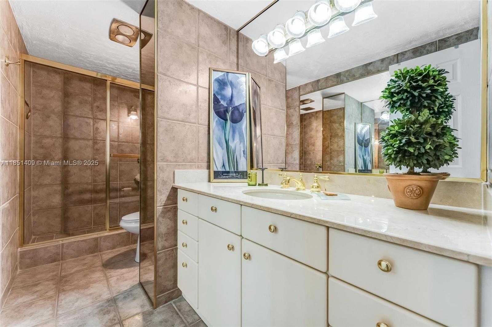Small Image of 4330 HILLCREST DR #516, Hollywood Number 25