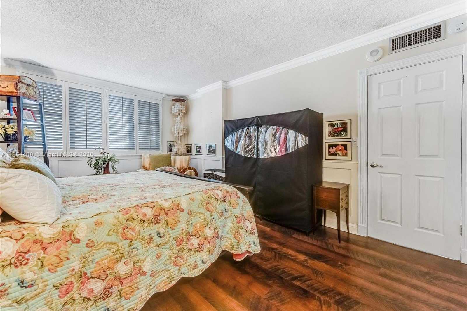 Small Image of 4330 HILLCREST DR #516, Hollywood Number 30