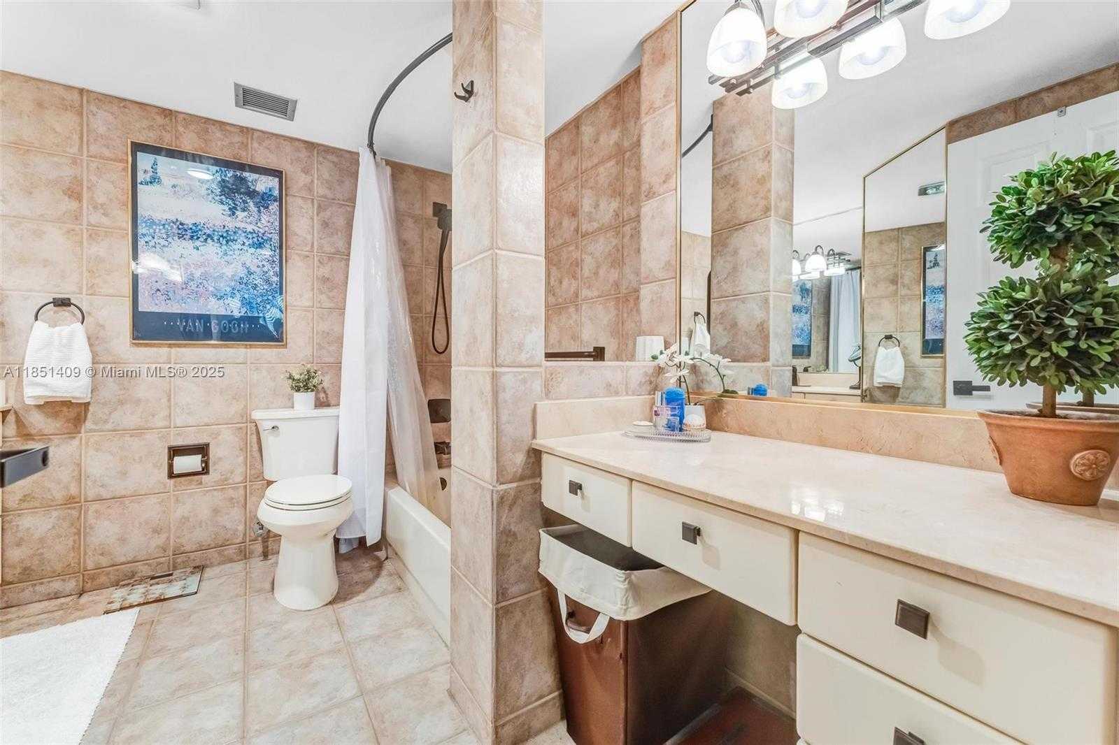 Small Image of 4330 HILLCREST DR #516, Hollywood Number 31