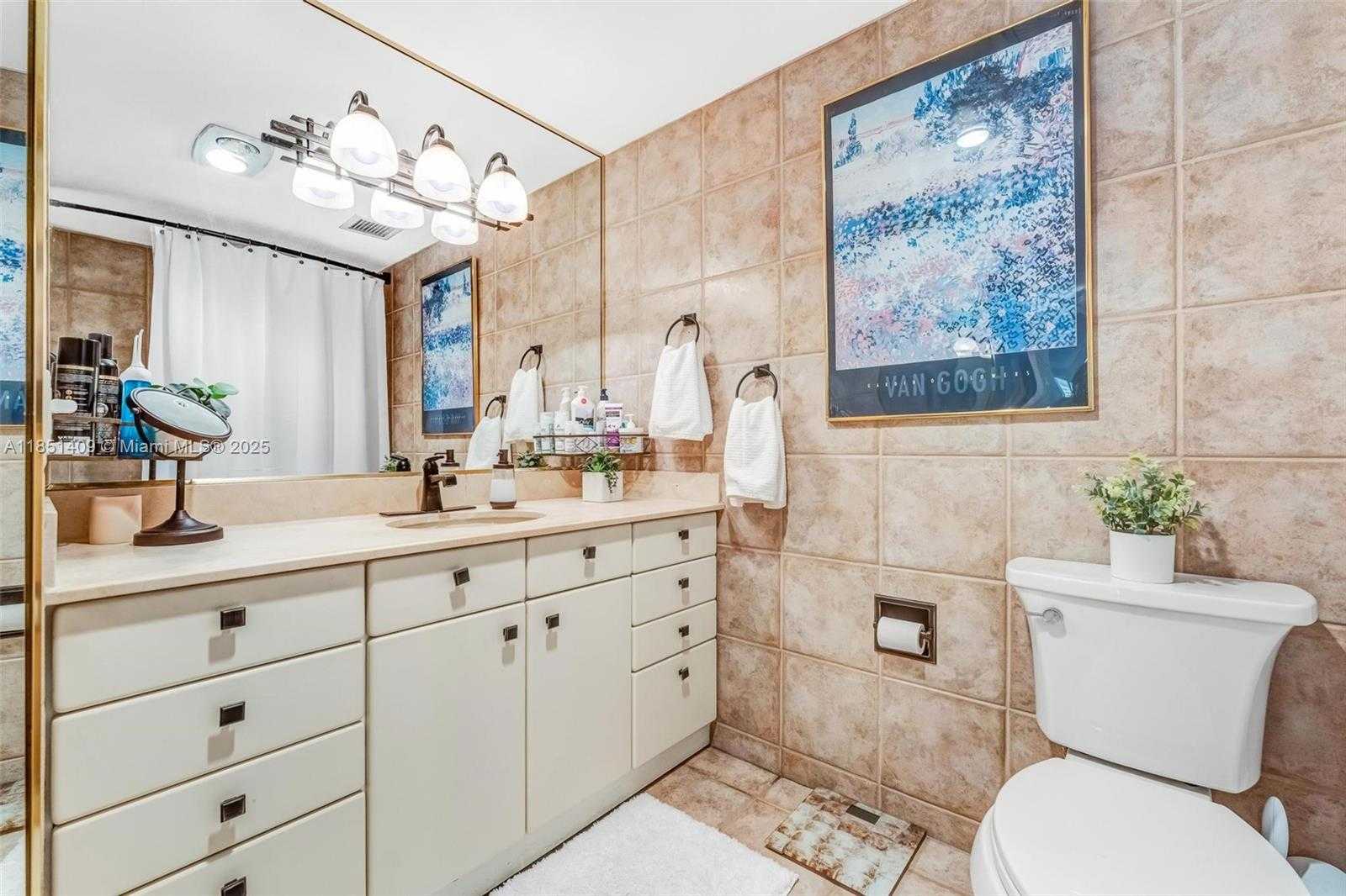 Small Image of 4330 HILLCREST DR #516, Hollywood Number 32