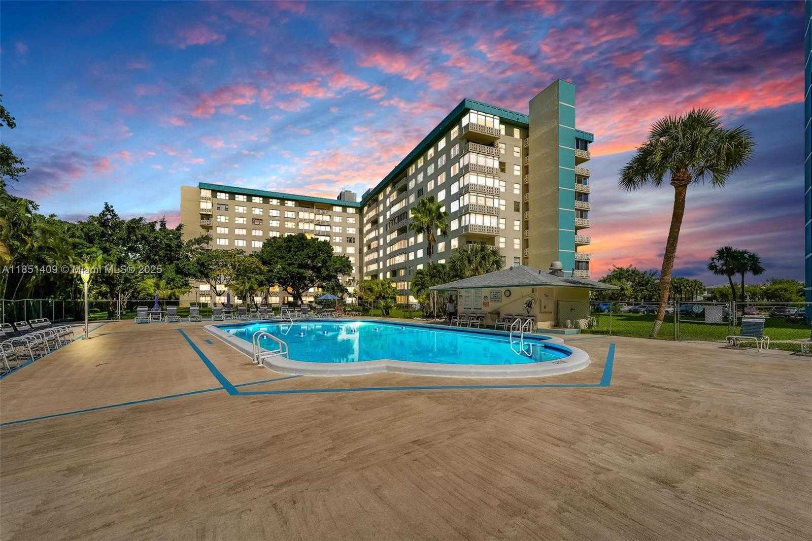Small Image of 4330 HILLCREST DR #516, Hollywood Number 4