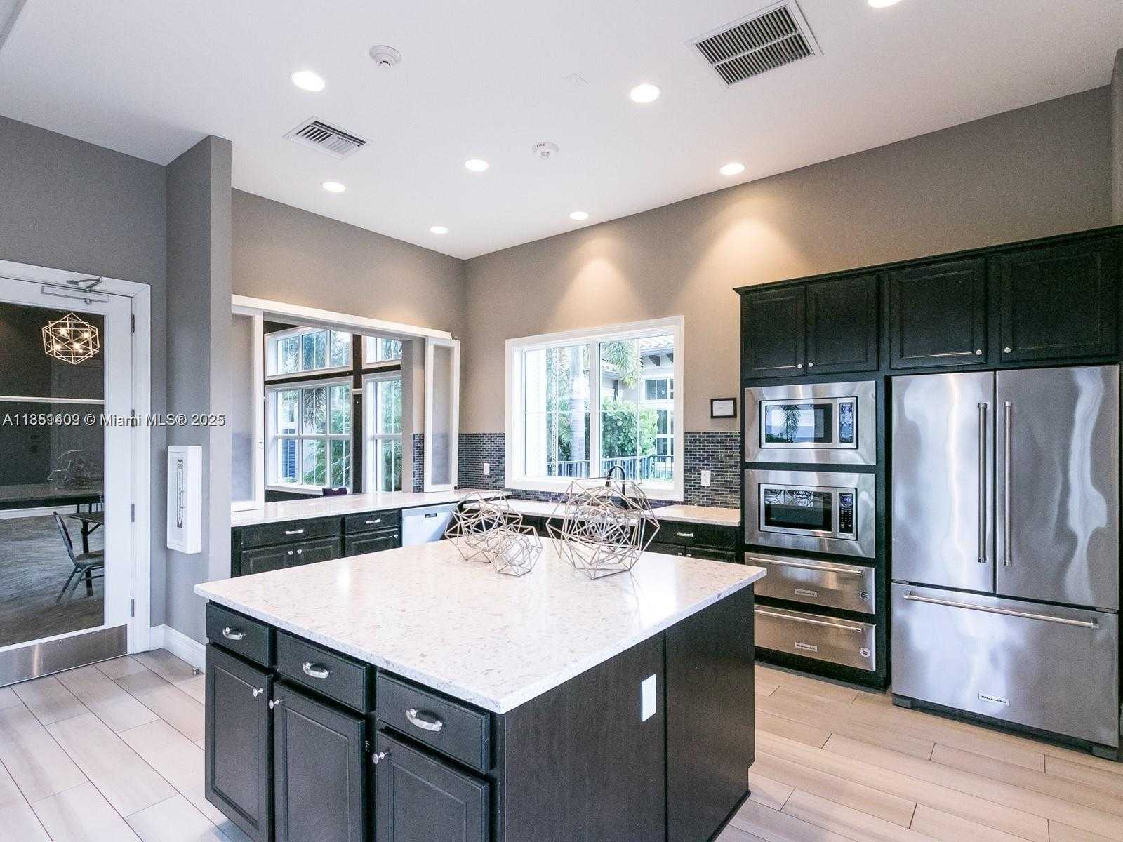 Small Image of 4330 HILLCREST DR #516, Hollywood Number 42