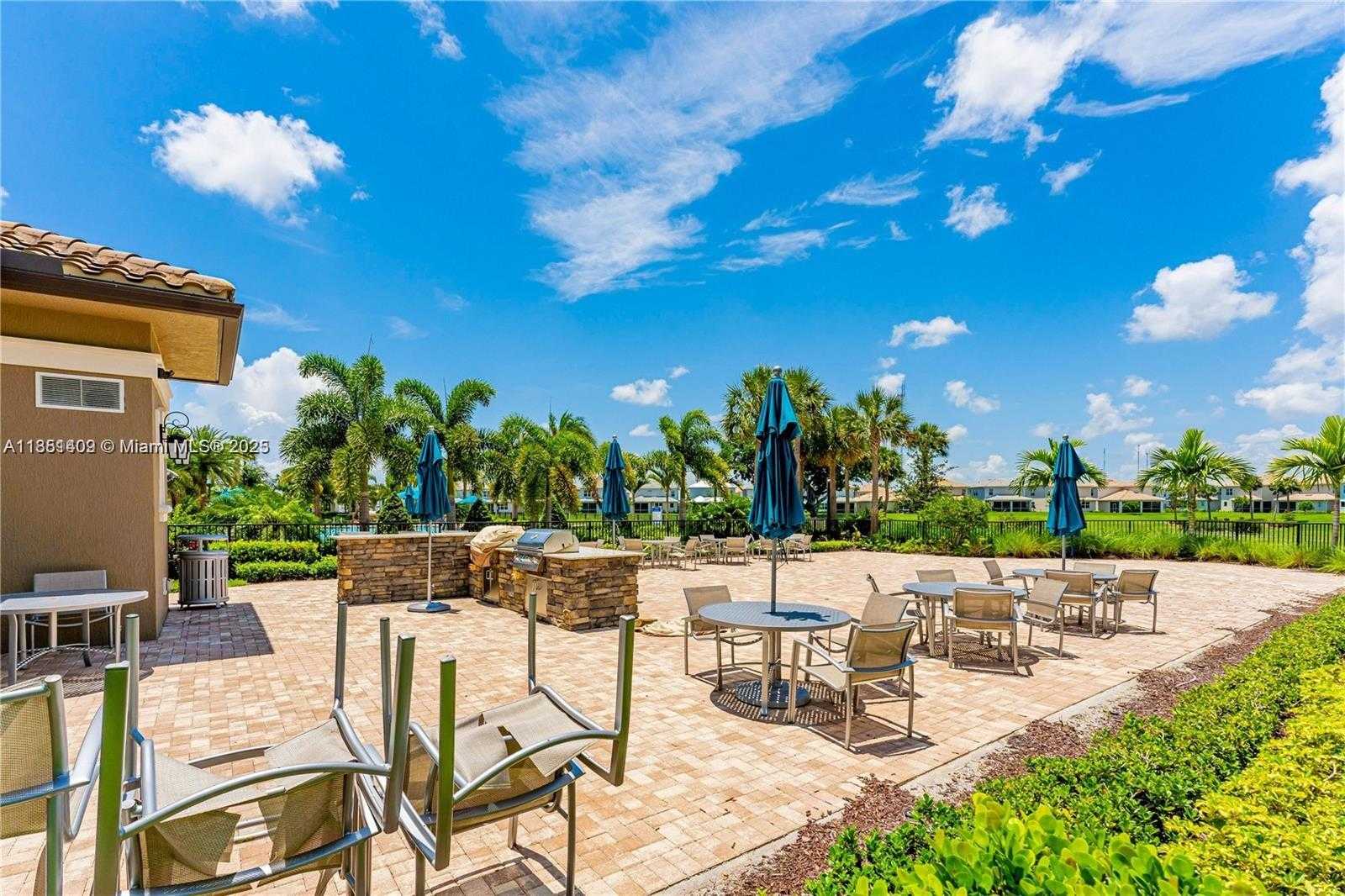 Small Image of 4330 HILLCREST DR #516, Hollywood Number 43