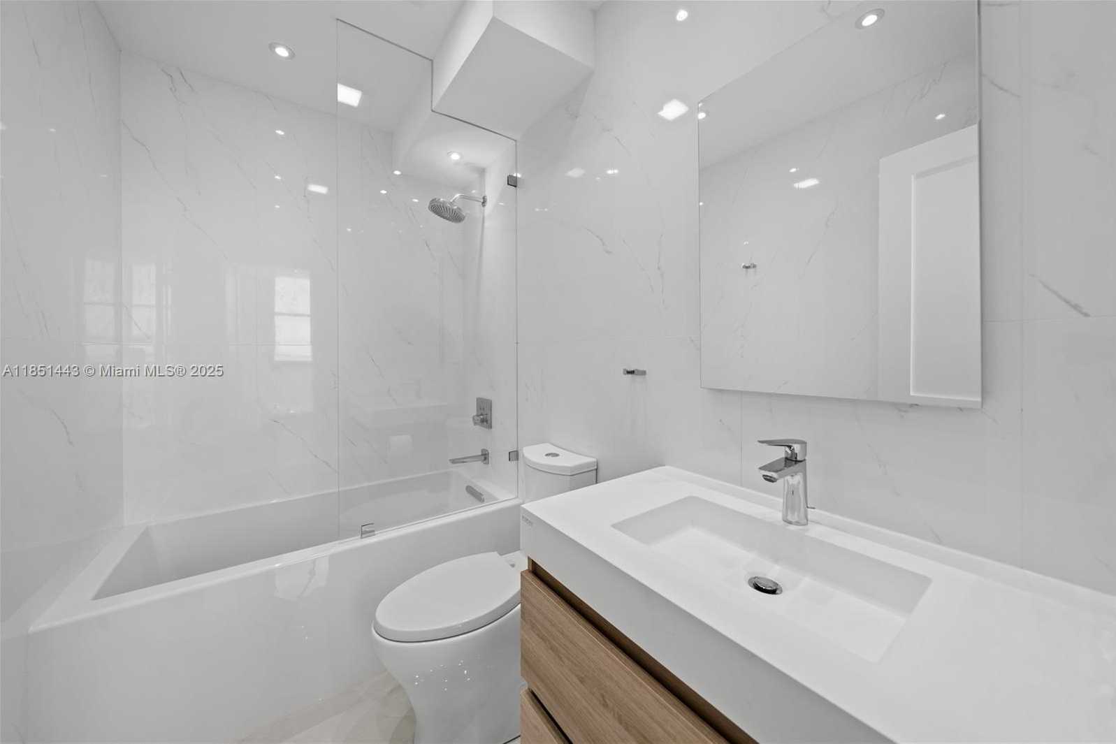 Small Image of 999 BRICKELL BAY DR #904, Miami Number 17