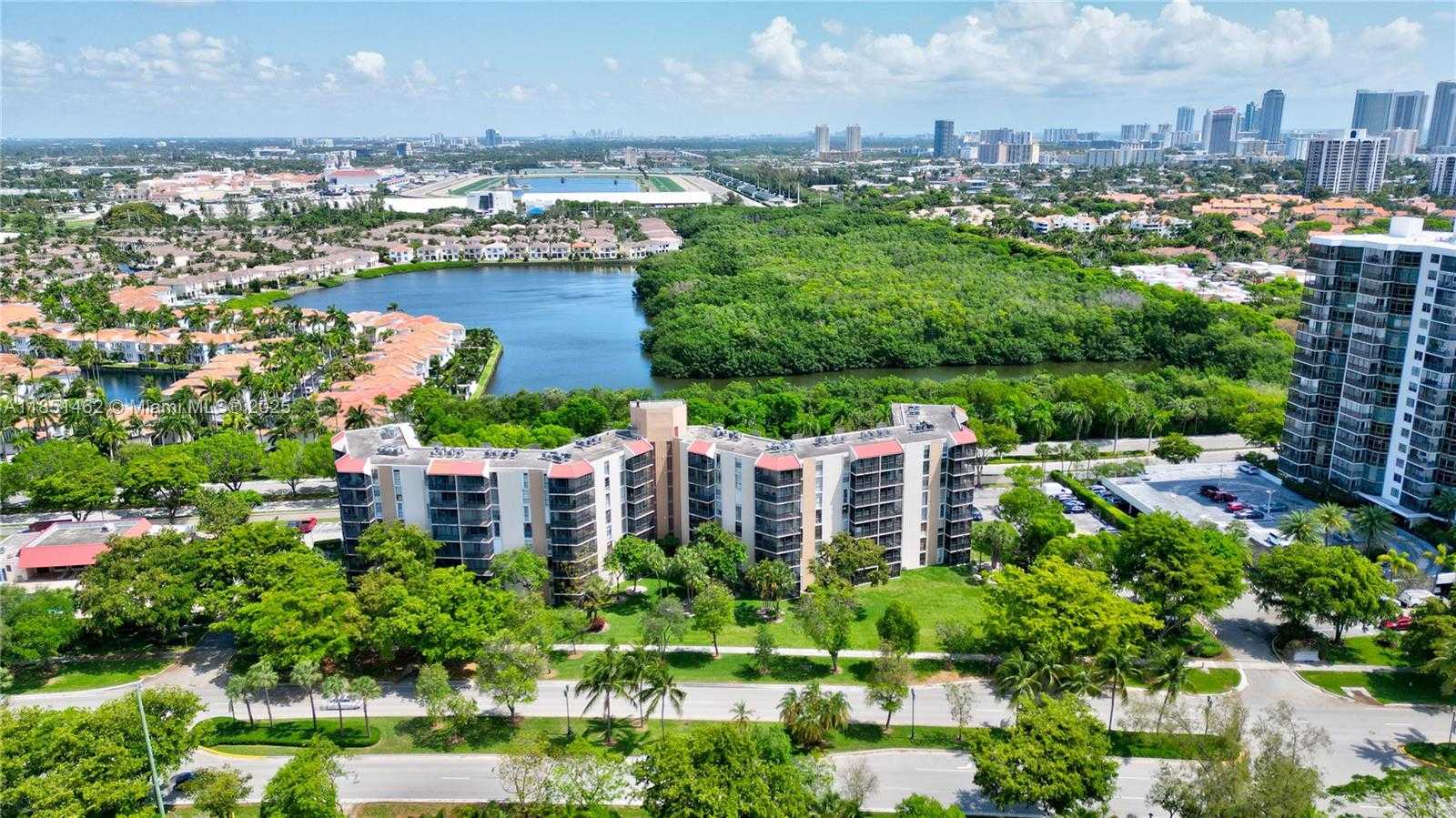 Small Image of 3301 NORTH COUNTRY CLUB DR #309, Aventura Number 13