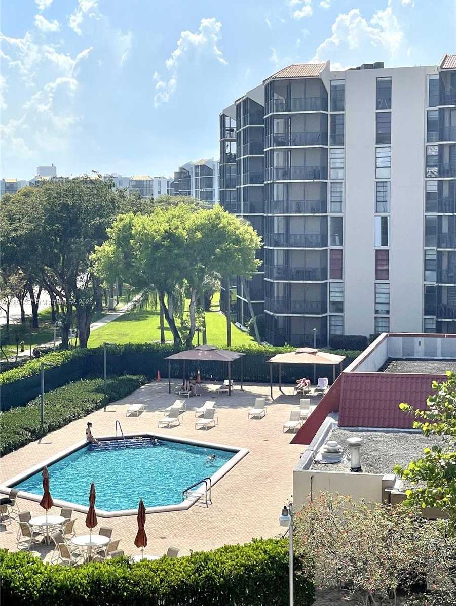 Small Image of 3301 NORTH COUNTRY CLUB DR #309, Aventura Number 14