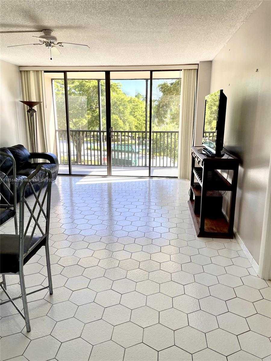 Small Image of 3301 NORTH COUNTRY CLUB DR #309, Aventura Number 2