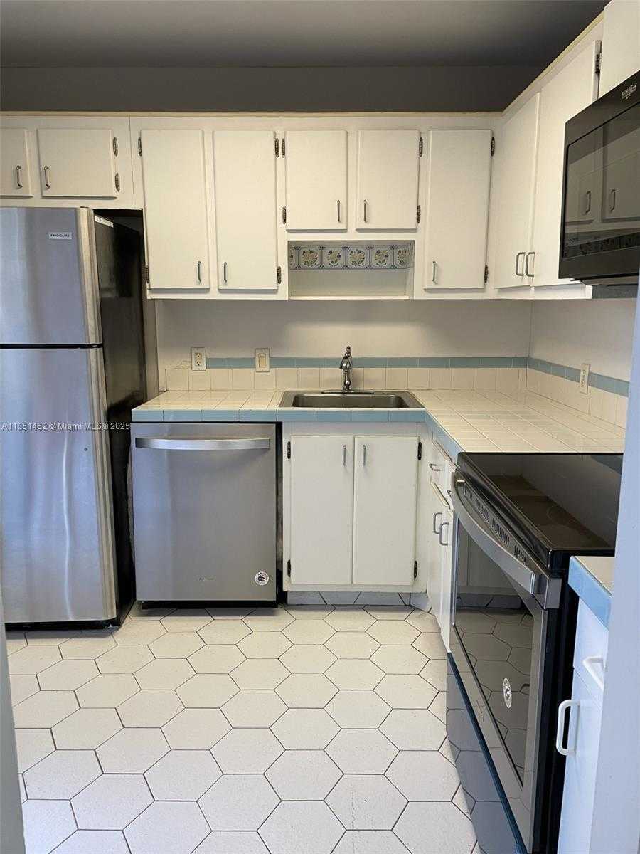 Small Image of 3301 NORTH COUNTRY CLUB DR #309, Aventura Number 3