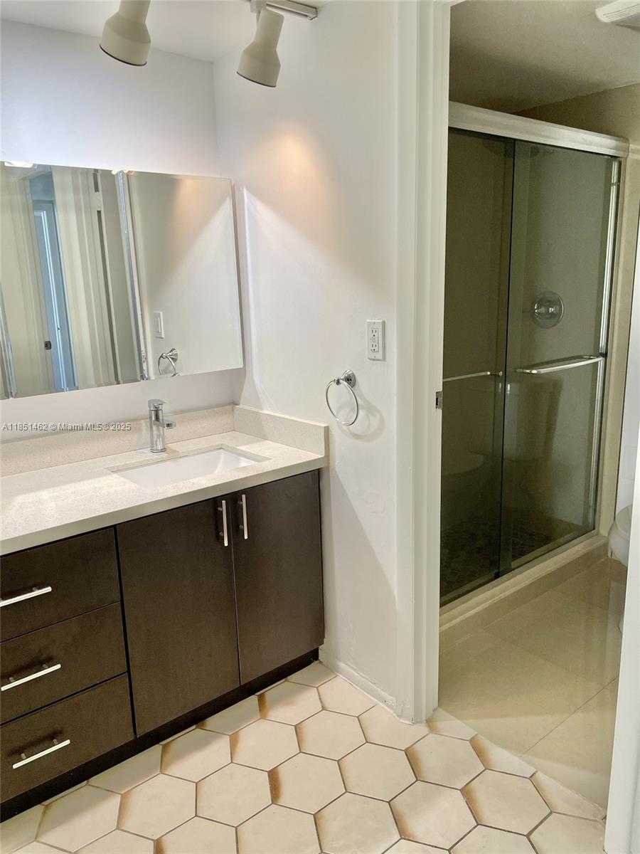 Small Image of 3301 NORTH COUNTRY CLUB DR #309, Aventura Number 6
