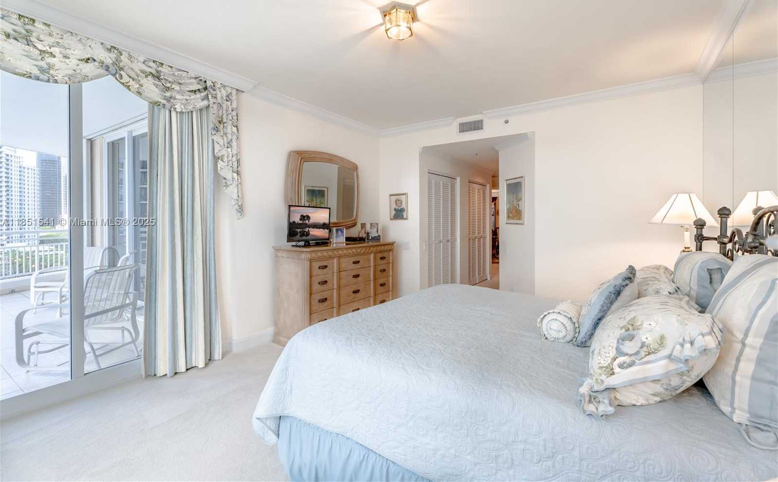 Small Image of 808 BRICKELL KEY DR #1008, Miami Number 11