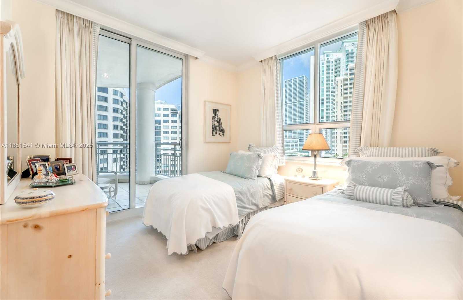 Small Image of 808 BRICKELL KEY DR #1008, Miami Number 14