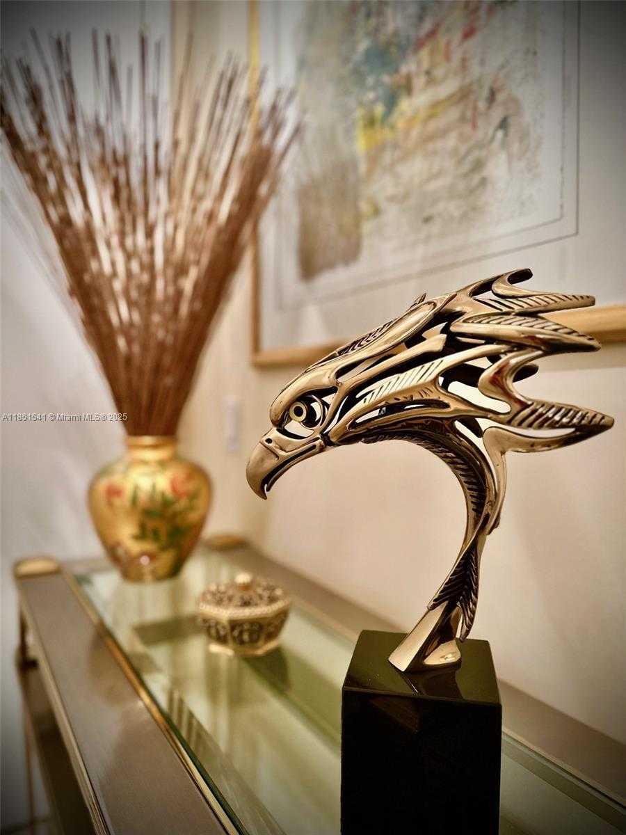 Small Image of 808 BRICKELL KEY DR #1008, Miami Number 22