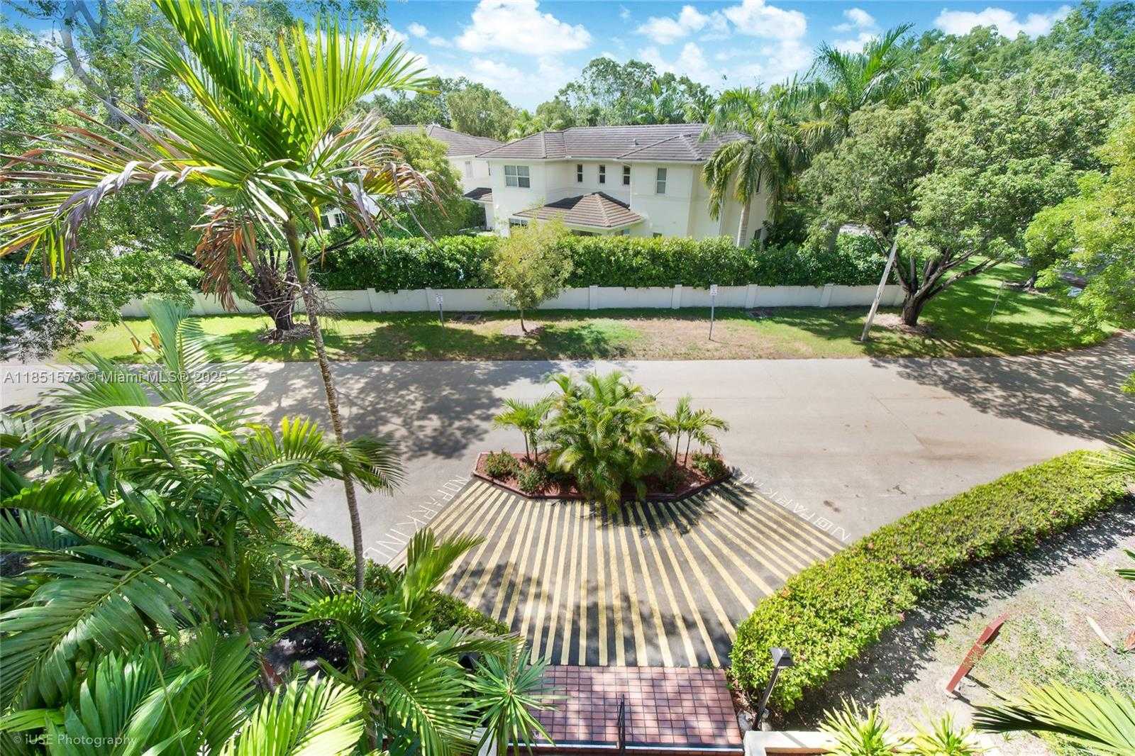 Small Image of 1205 MARIPOSA AVE #416, Coral Gables Number 2