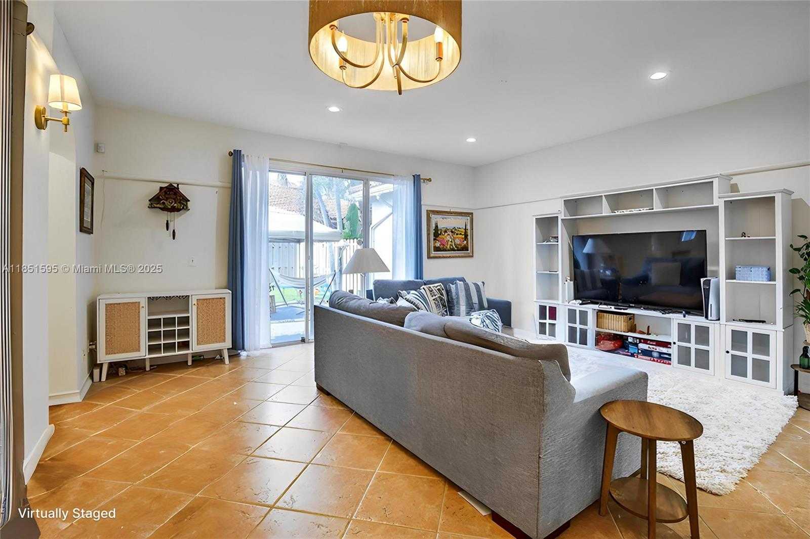 Small Image of 13174 NORTH WEST 9TH CT, Pembroke Pines Number 11