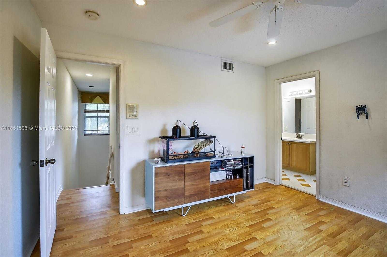 Small Image of 13174 NORTH WEST 9TH CT, Pembroke Pines Number 34