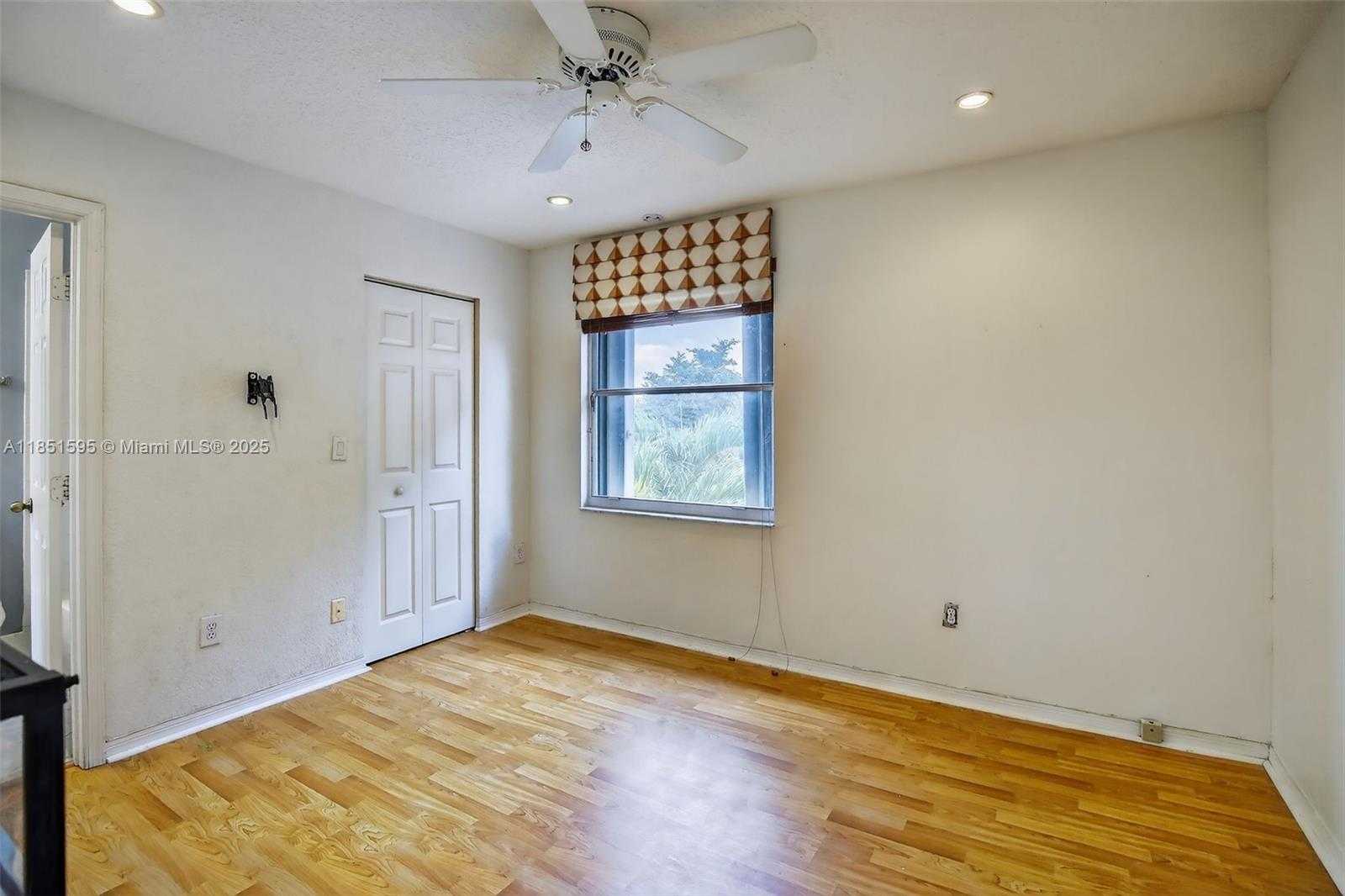 Small Image of 13174 NORTH WEST 9TH CT, Pembroke Pines Number 35